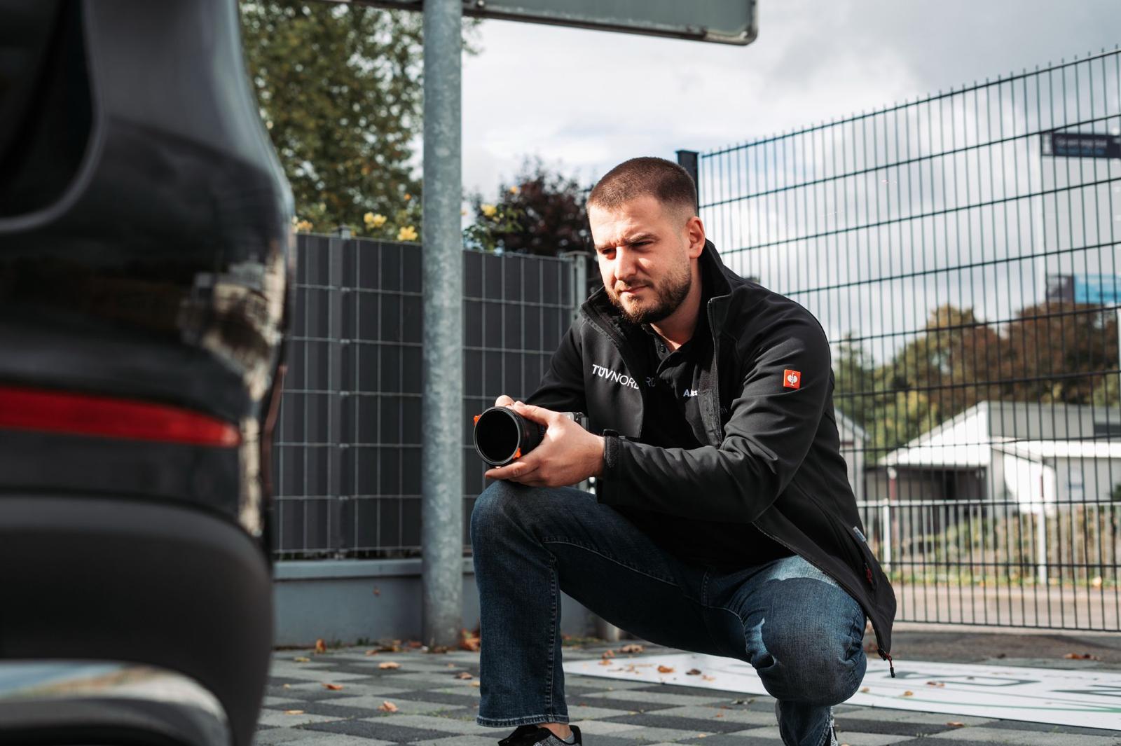 AVG Ingenieurbüro bei der Fahrzeuginspektion